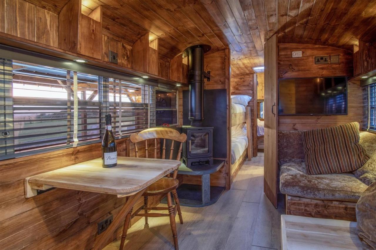 American School Bus - 1 Bedroom - Blossom Farm - Tiers Cross Johnston Eksteriør bilde