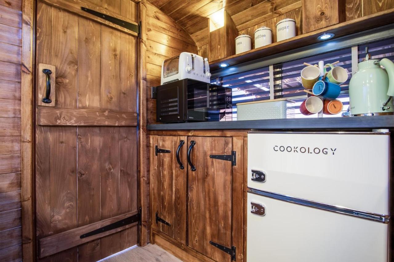 American School Bus - 1 Bedroom - Blossom Farm - Tiers Cross Johnston Eksteriør bilde