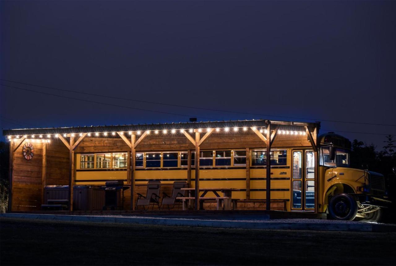 American School Bus - 1 Bedroom - Blossom Farm - Tiers Cross Johnston Eksteriør bilde