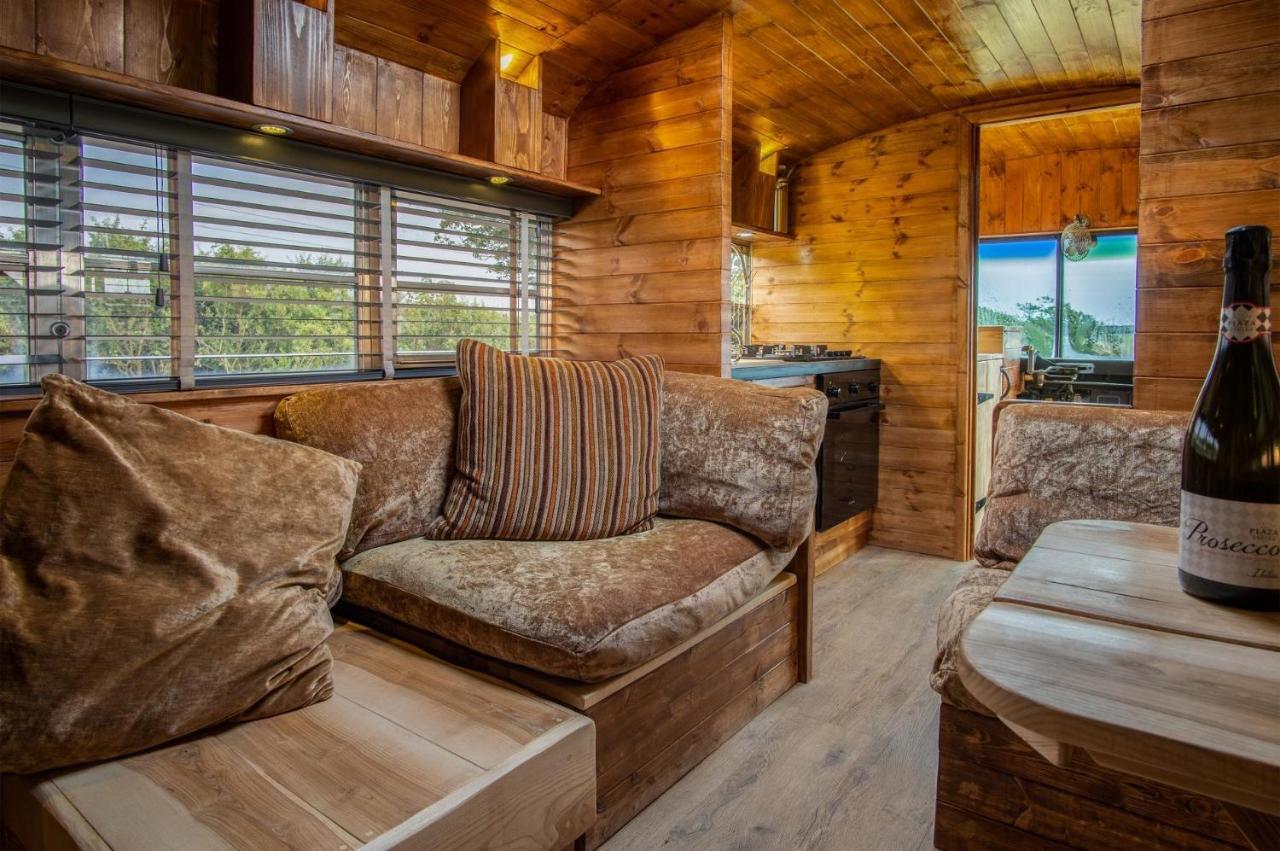 American School Bus - 1 Bedroom - Blossom Farm - Tiers Cross Johnston Eksteriør bilde