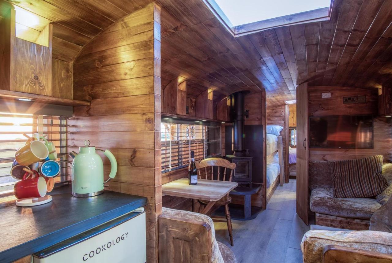 American School Bus - 1 Bedroom - Blossom Farm - Tiers Cross Johnston Eksteriør bilde