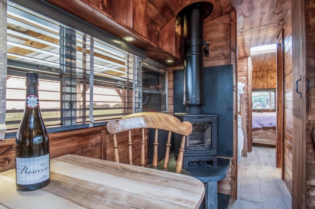 American School Bus - 1 Bedroom - Blossom Farm - Tiers Cross Johnston Eksteriør bilde