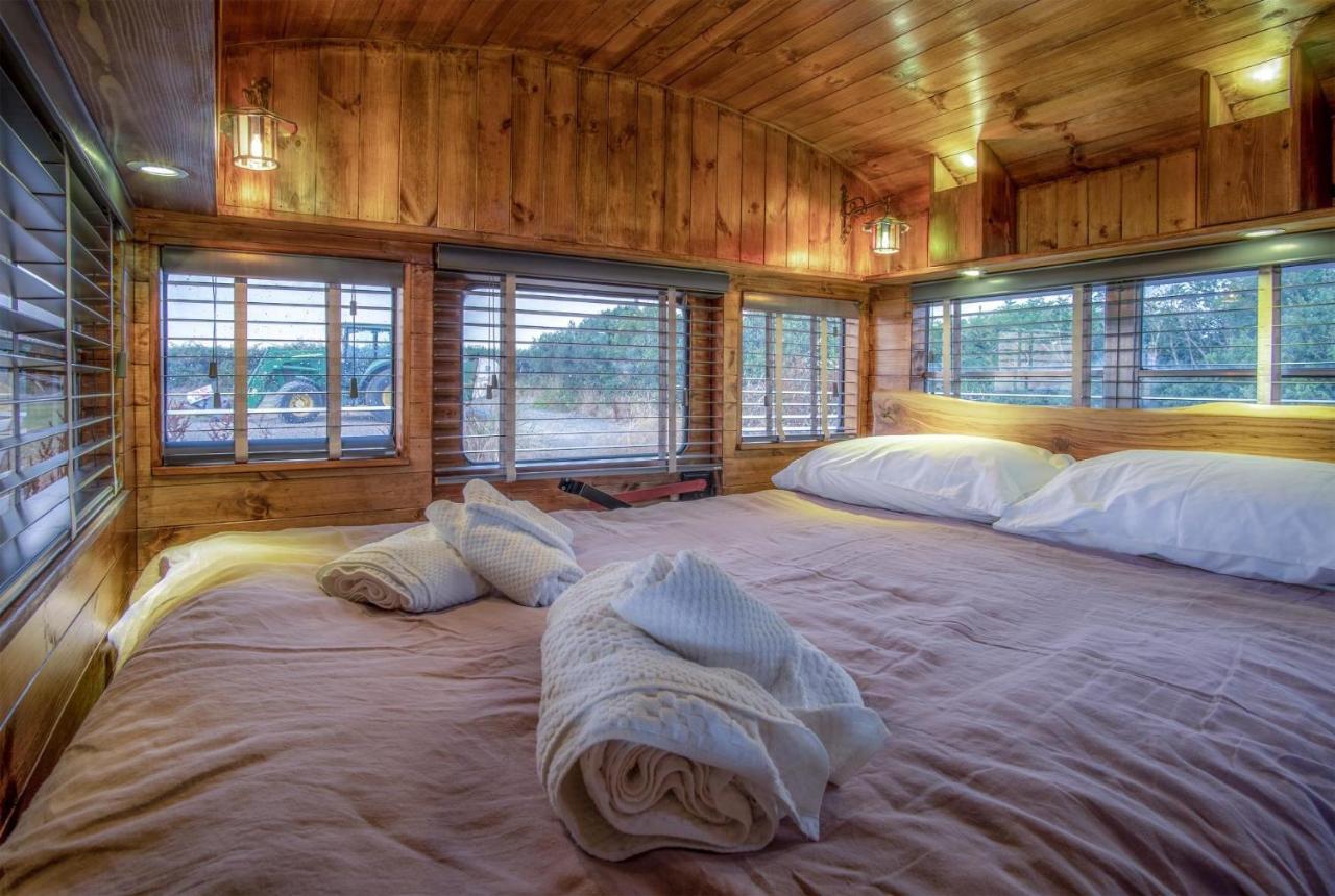 American School Bus - 1 Bedroom - Blossom Farm - Tiers Cross Johnston Eksteriør bilde